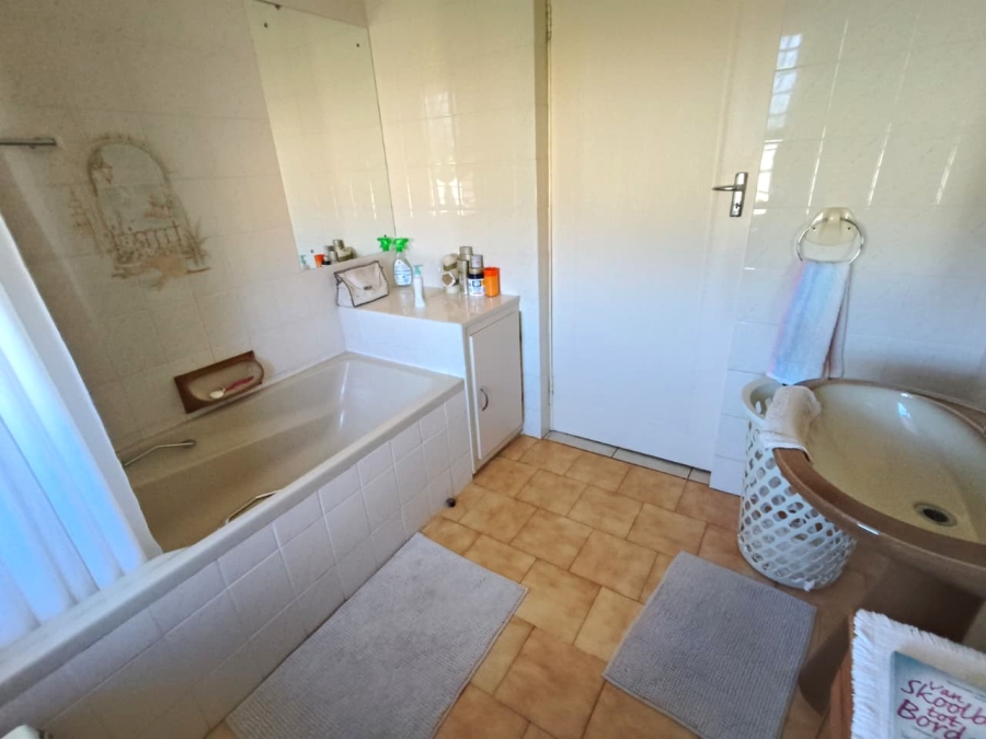 3 Bedroom Property for Sale in Jeffreys Bay Central Eastern Cape